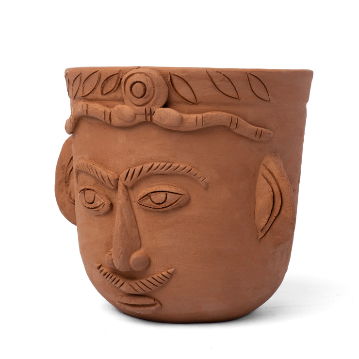 وعاء زراعة ClayNest Regal Face – 14 سم (مصنوع يدويًا من الطين المحروق)