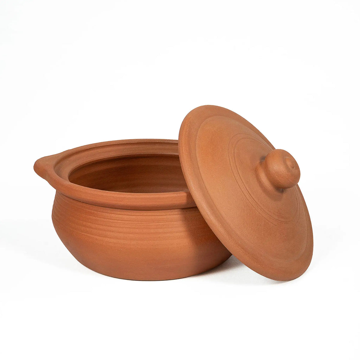 2500 ml earthen cooking pot with side grips and clay lid