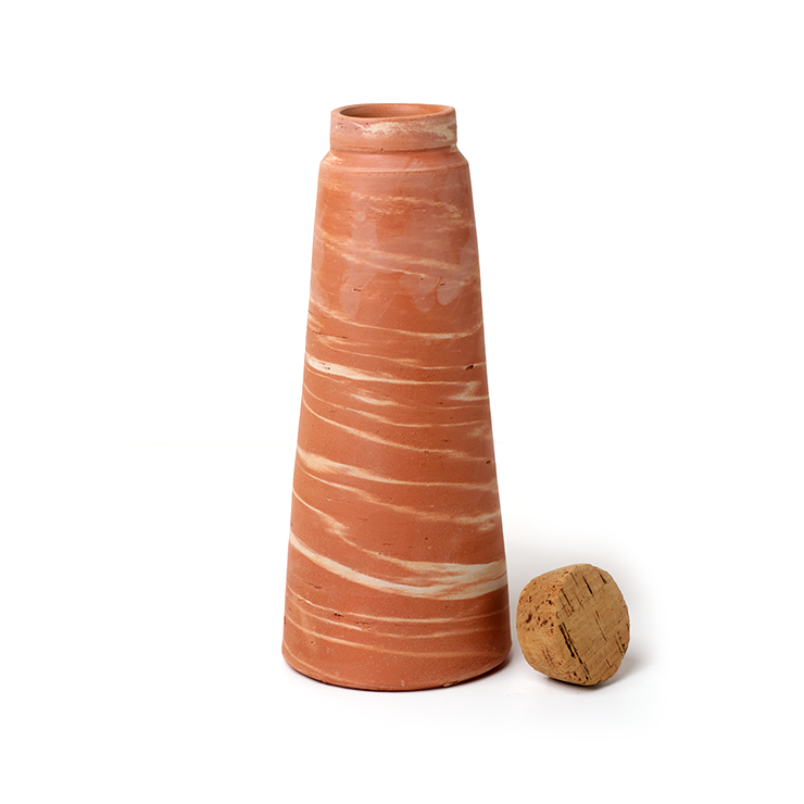 تيرا ميلانج: طبقات الكثبان الرملية - زجاجة مياه من الطين المحروق الرخامي مع سدادة من الفلين (1 لتر) | آرك ناتشورالز