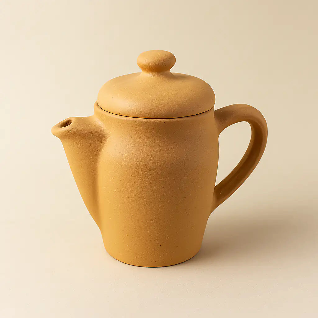 Handmade terracotta pitcher with lid 950 ml in natural clay finish