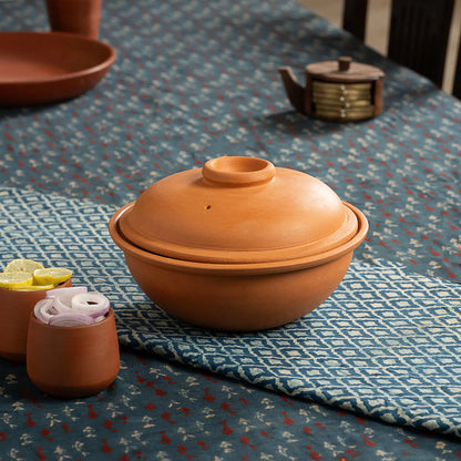 Maison Terracotta handmade clay cooking pot with lid 3300 ml in dining setting