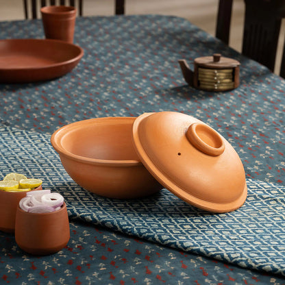 Maison Terracotta 3.3 liter terracotta cooking pot with lid open for family cooking