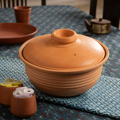 3.5 litre handmade terracotta cooking pot with lid for family meals