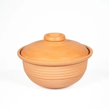 Maison Terracotta 3.5 litre terracotta cooking pot with lid front view