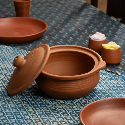 Natural unglazed clay cooking pot 2.5 litre with terracotta lid