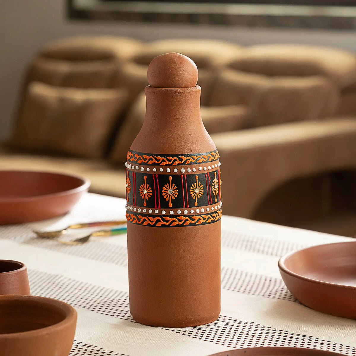 Hand-painted 1000 ml terracotta water bottle with clay lid