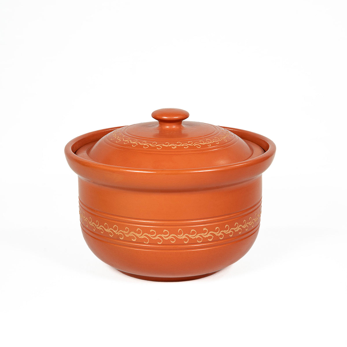 Terracotta serving bowl with lid for table serving and hosting
