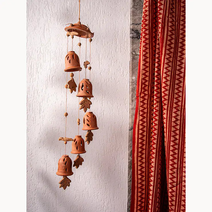 أجراس رياح مصنوعة يدوياً من الطين المحروق من ClayRootz (4 أنماط)