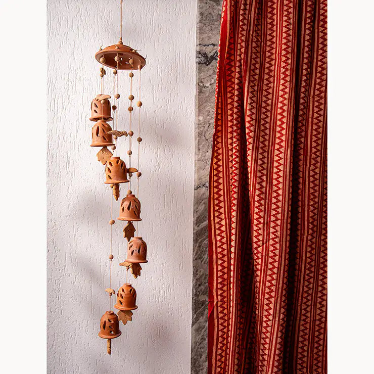 أجراس رياح مصنوعة يدوياً من الطين المحروق من ClayRootz (4 أنماط)